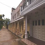 Oyo 94078 Azzahra Homestay Syariah