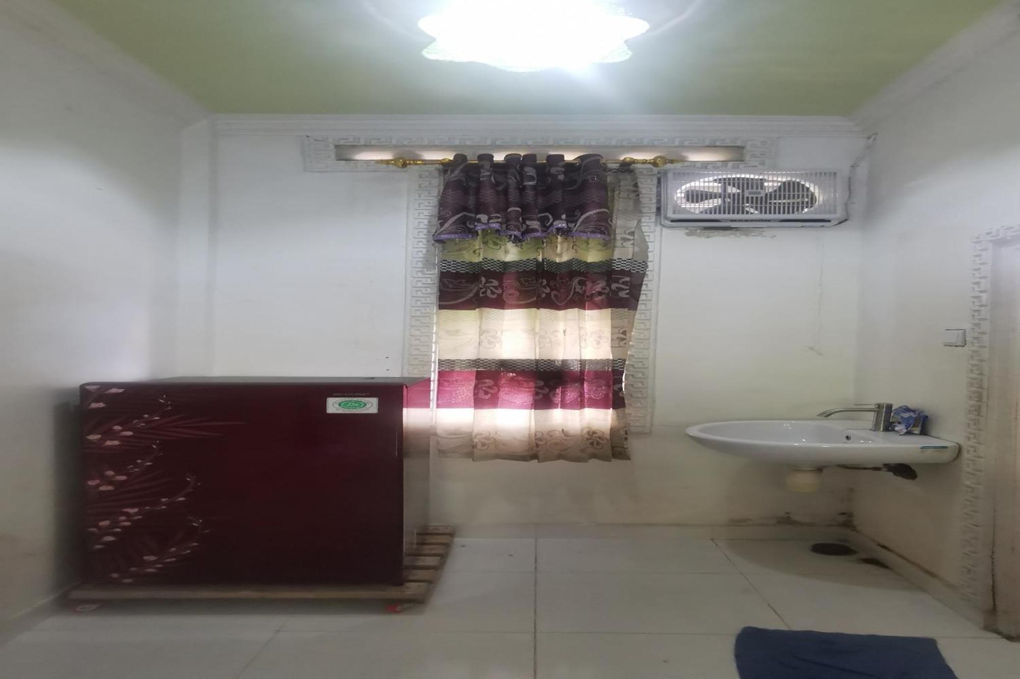 Oyo 94078 Azzahra Syariah Hotel 2*